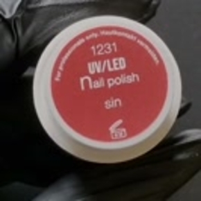 UV/LED nail polish sin